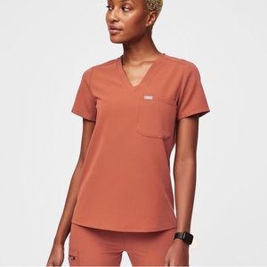 Figs scrub top and bottom